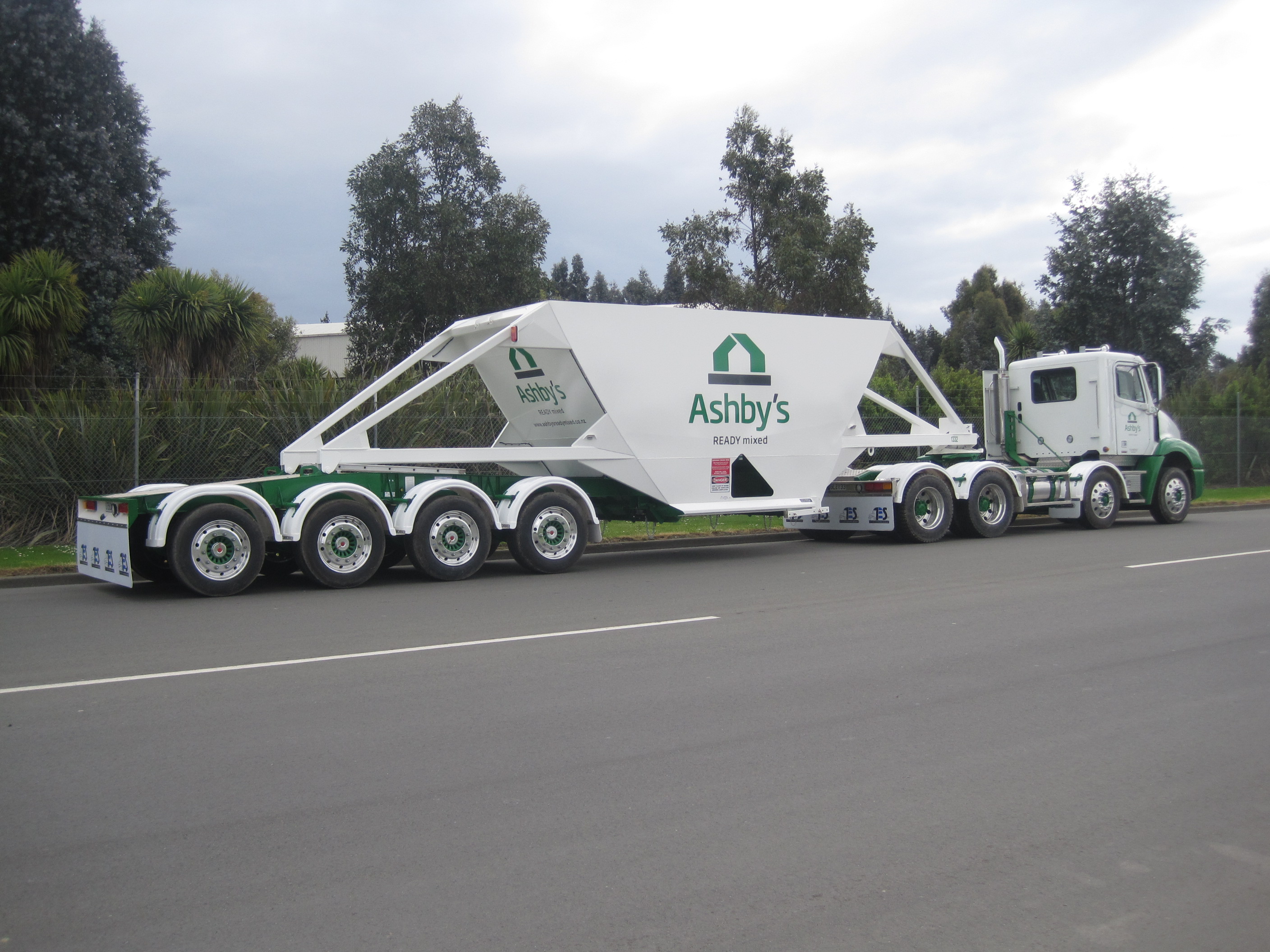 TES - Transport Engineering Southland | Belly/Bottom Dumper - Four Axle Semi